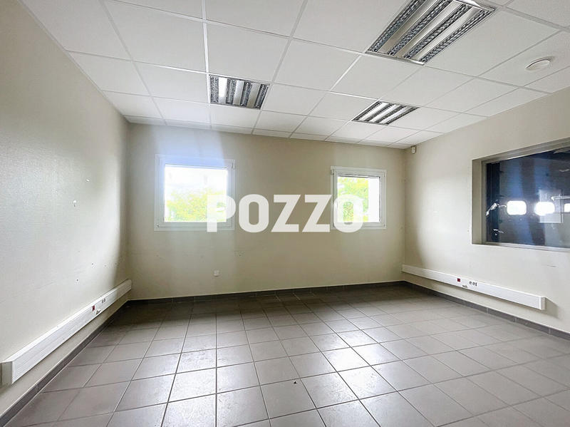 Local d'activité / Entrepôt - 798 m² - 9 pièces