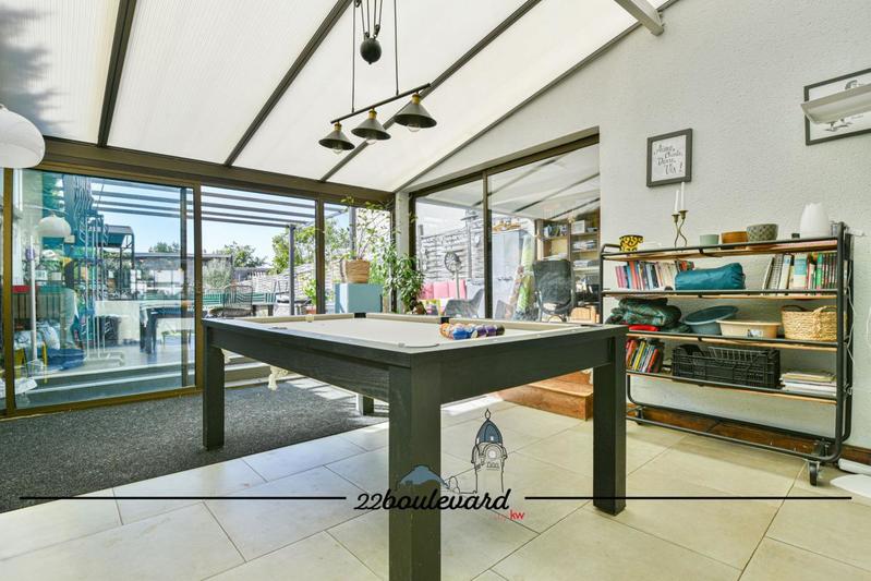 Maison - 230 m² - 8 pièces