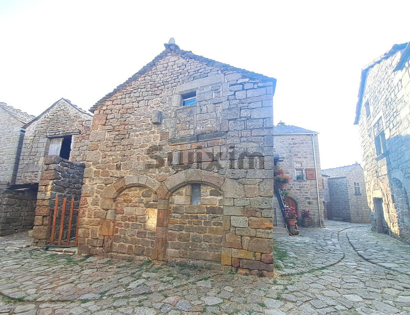 Maison de village - 94 m² - 2 pièces