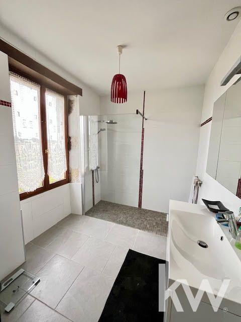 Maison - 251 m² - 9 pièces