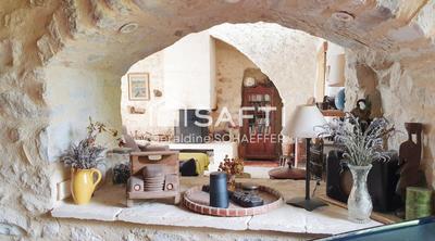 Maison - 240 m² - 7 pièces