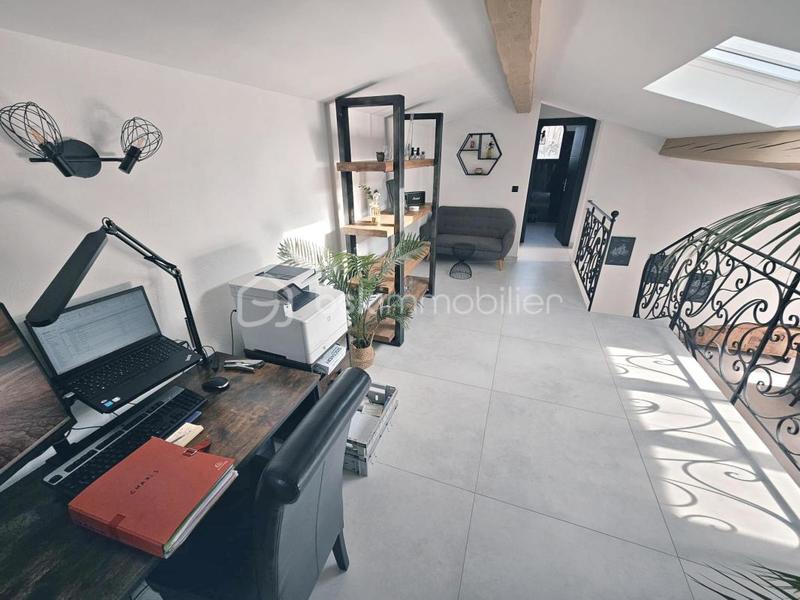 Propriété - 208 m² - 6 pièces