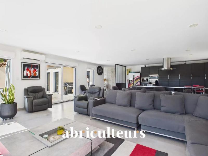 Maison - 186 m² - 4 pièces