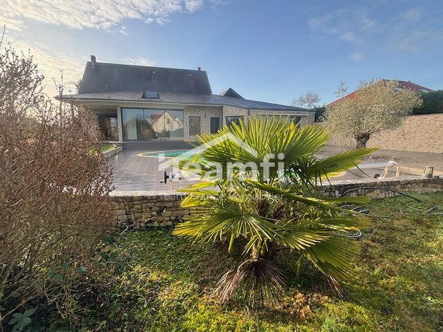 Maison - 245 m² - 7 pièces