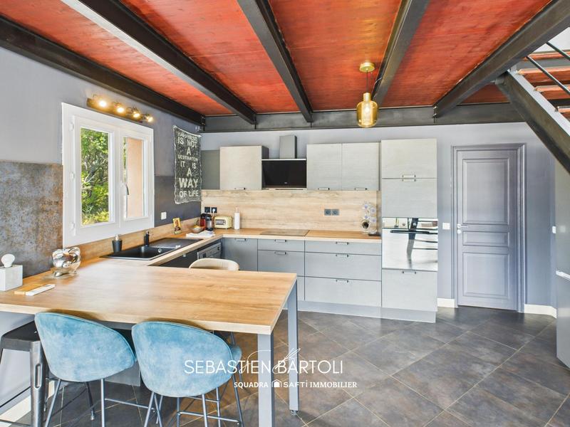 Appartement - 100 m² - 4 pièces