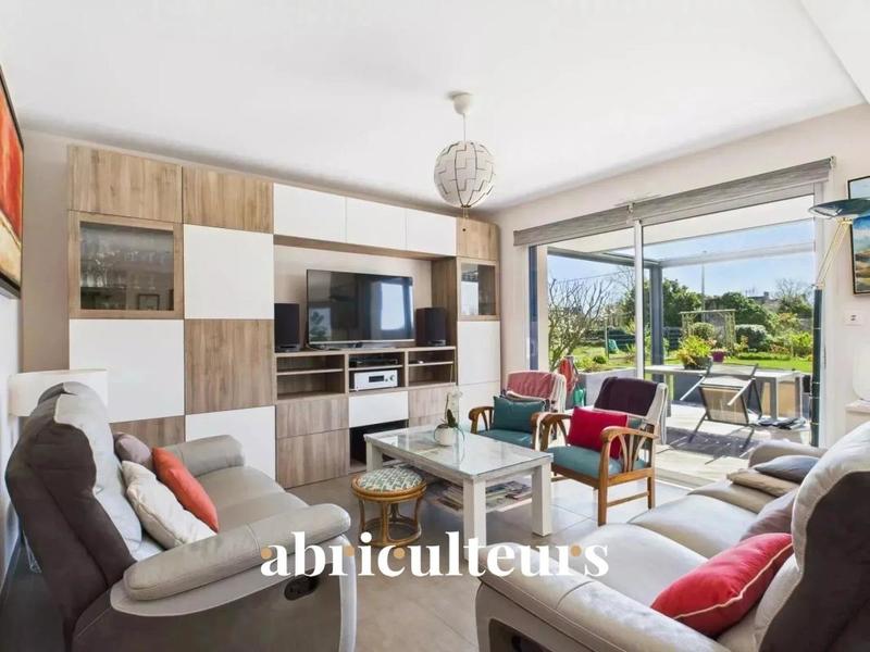 Maison - 186 m² - 9 pièces