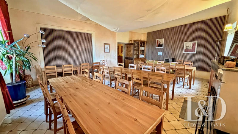 Bastide - 1 400 m² - 38 pièces