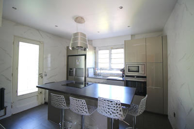 Maison - 245 m² - 8 pièces