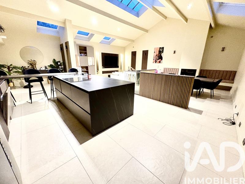 Maison - 213 m² - 5 pièces