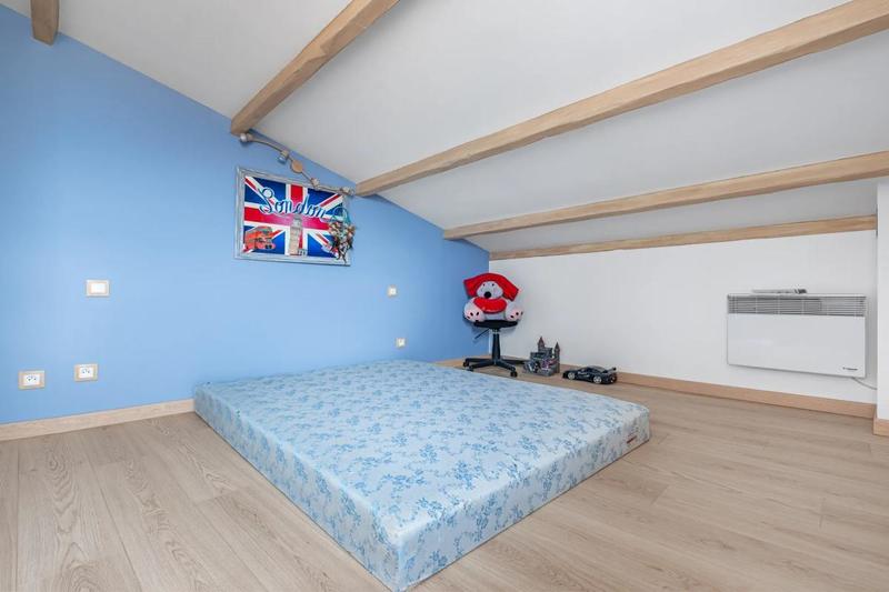 Appartement - 90 m² - 5 pièces