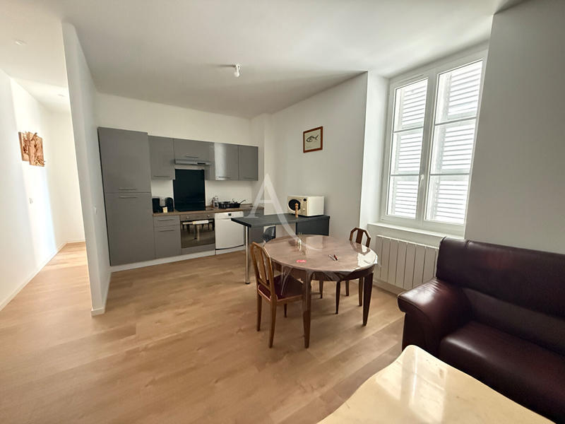 Maison - 265 m² - 10 pièces