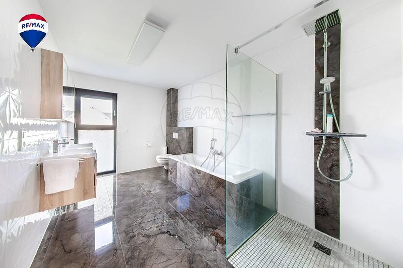 Appartement - 181 m² - 6 pièces