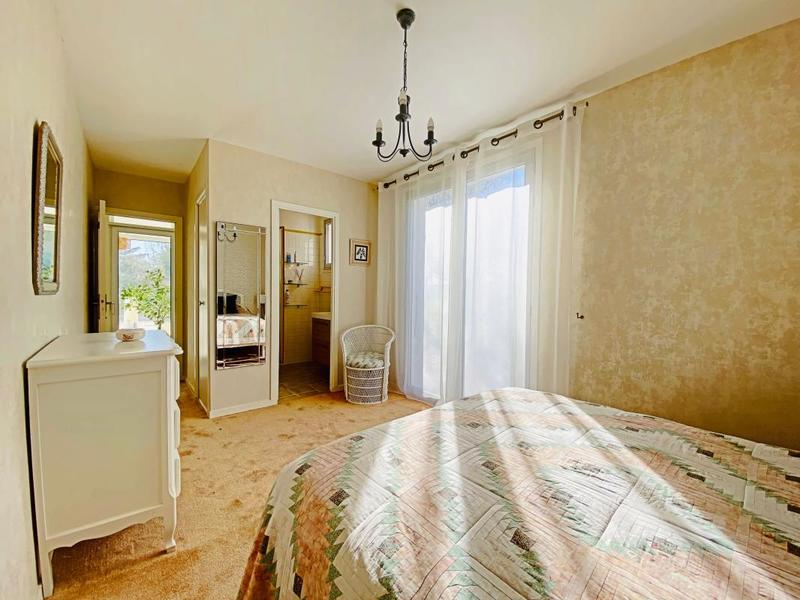 Maison - 230 m² - 8 pièces