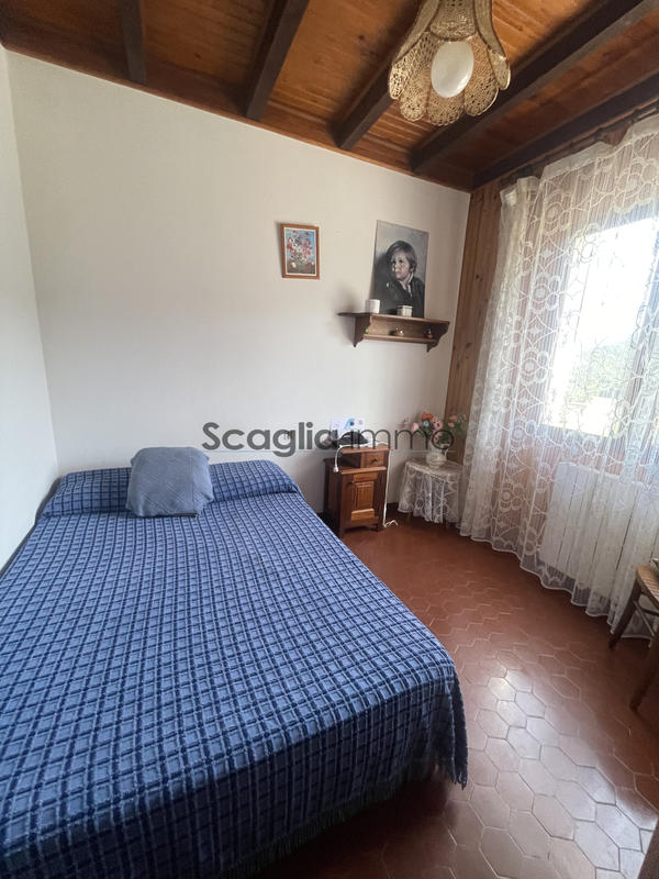 Maison - 220 m² - 7 pièces