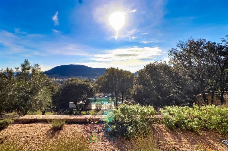 Maison - 250 m² - 9 pièces