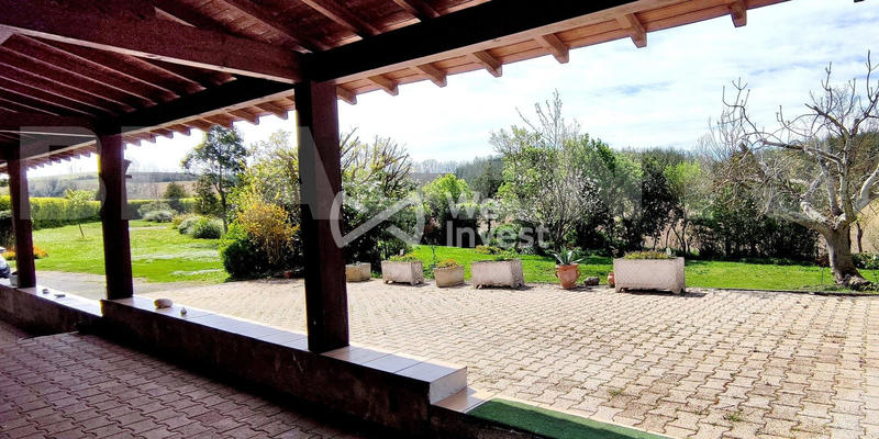 Maison - 273 m² - 10 pièces