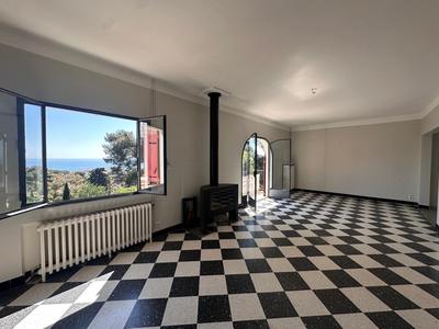 Maison - 233 m² - 7 pièces