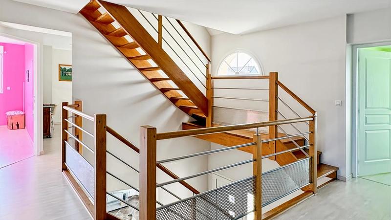 Maison - 202 m² - 9 pièces