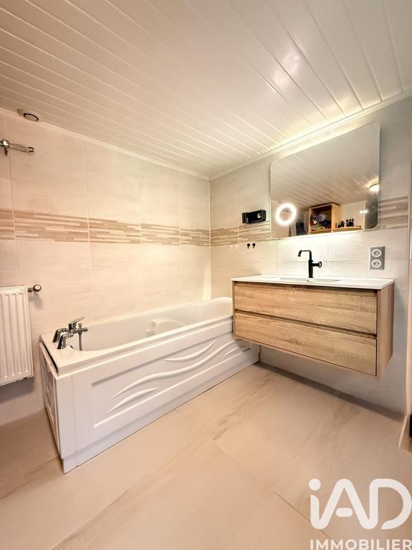 Maison - 237 m² - 7 pièces