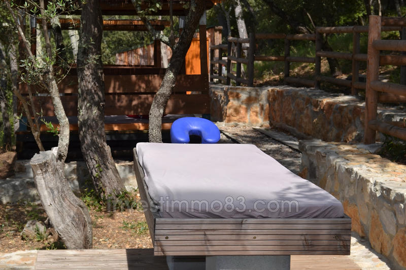 Maison - 236 m² - 9 pièces