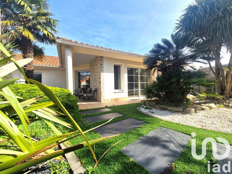 Maison - 225 m² - 8 pièces