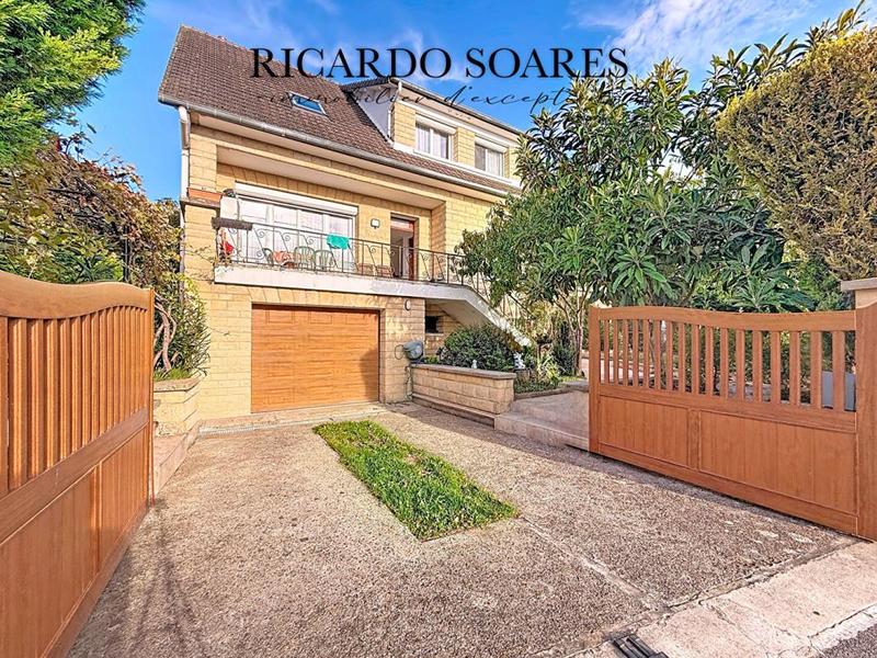 Maison - 204 m² - 8 pièces