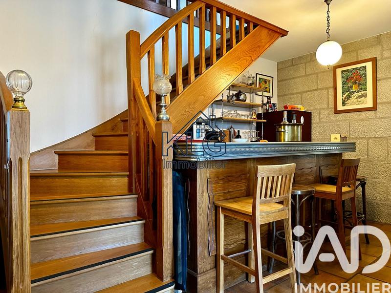 Maison - 210 m² - 8 pièces