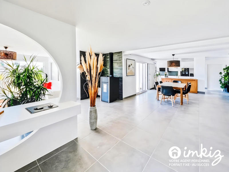 Maison - 300 m² - 10 pièces