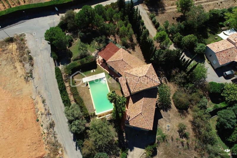 Villa - 202 m² - 9 pièces