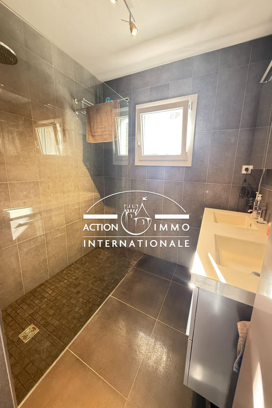 Propriété - 159 m² - 6 pièces