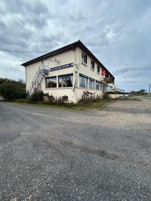 Local commercial - 11 190 m² - 18 pièces