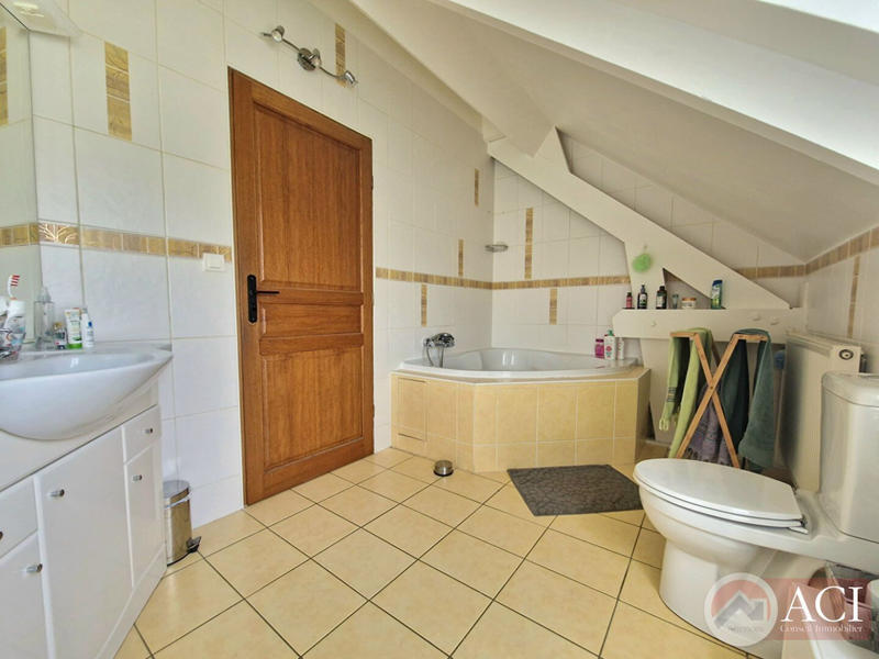 Maison - 207 m² - 8 pièces