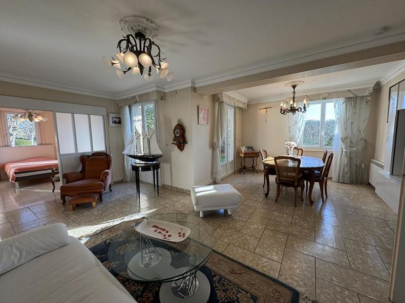 Maison - 209 m² - 9 pièces