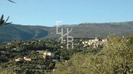 Terrain constructible - 2 500 m²