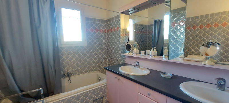 Villa - 223 m² - 6 pièces