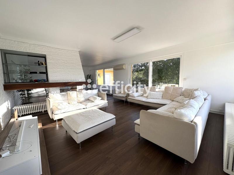 Maison - 320 m² - 8 pièces