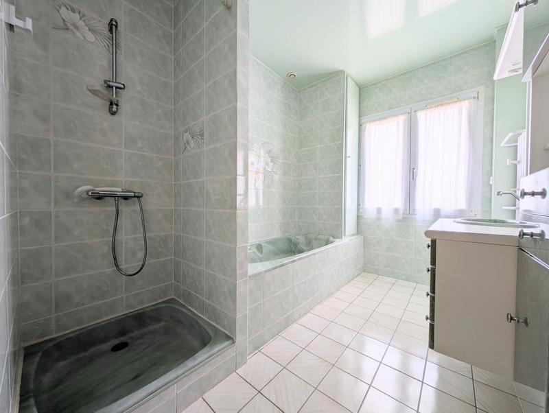 Maison - 208 m² - 8 pièces