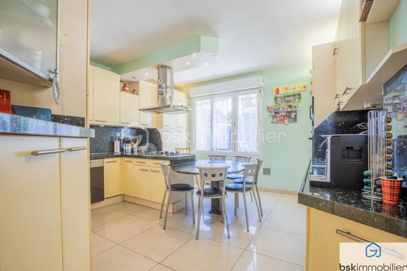 Maison - 320 m² - 10 pièces