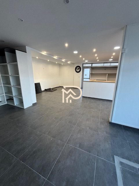 Local d'activités - 117 m²