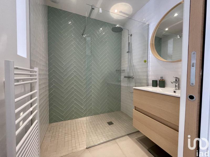 Maison - 250 m² - 6 pièces