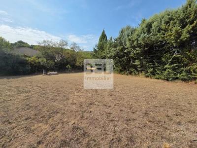 Terrain constructible - 1 525 m²