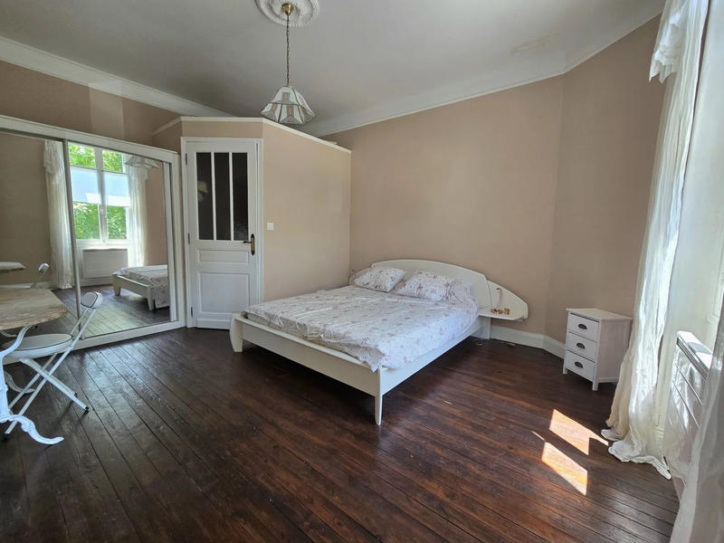 Maison - 220 m² - 9 pièces