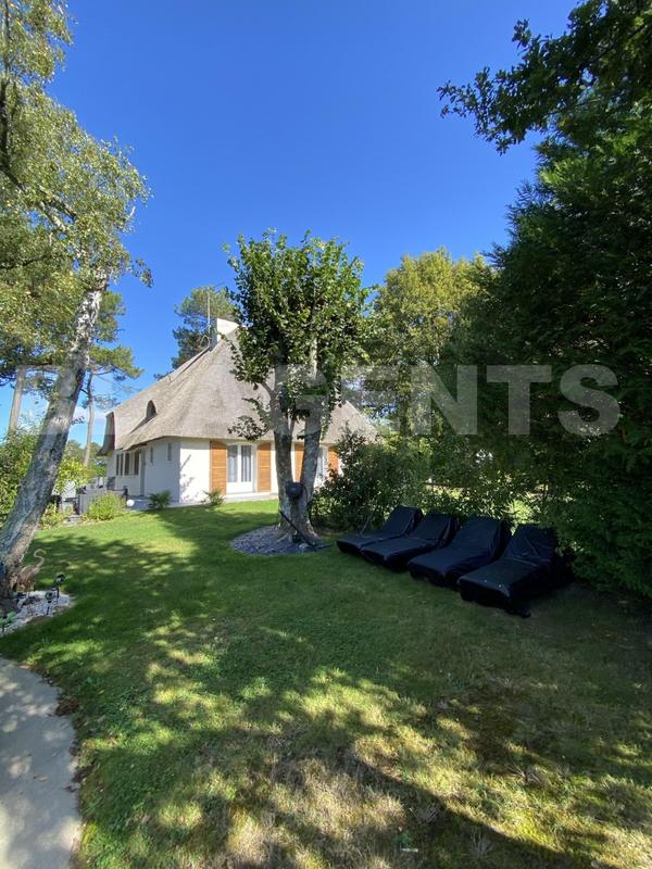 Propriété - 203 m² - 7 pièces