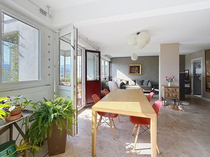 Appartement - 120 m² - 6 pièces