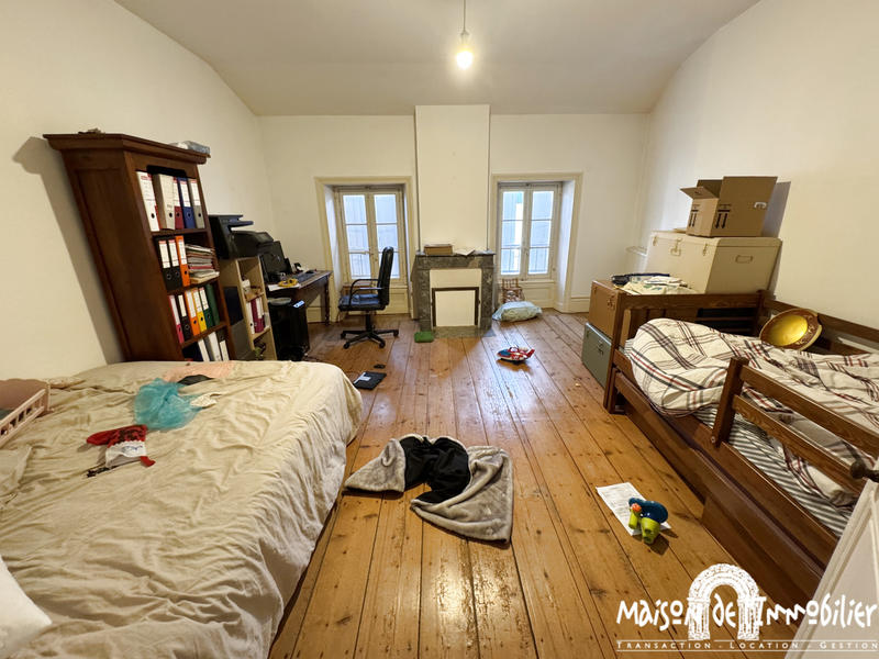 Maison - 219 m² - 7 pièces