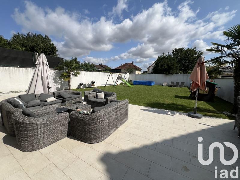 Maison - 230 m² - 8 pièces