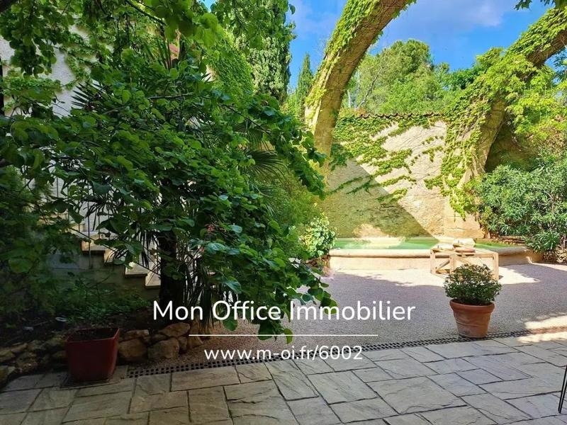 Maison de maîtres - 350 m² - 9 pièces