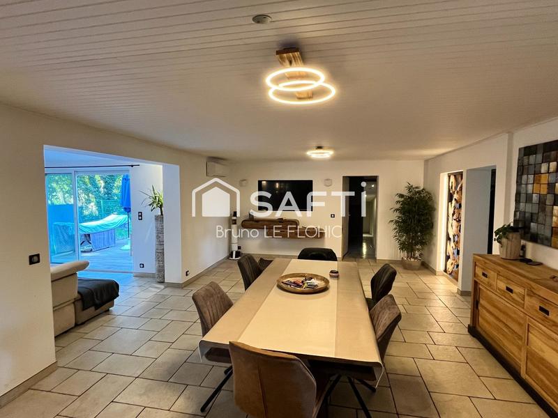 Maison - 234 m² - 8 pièces