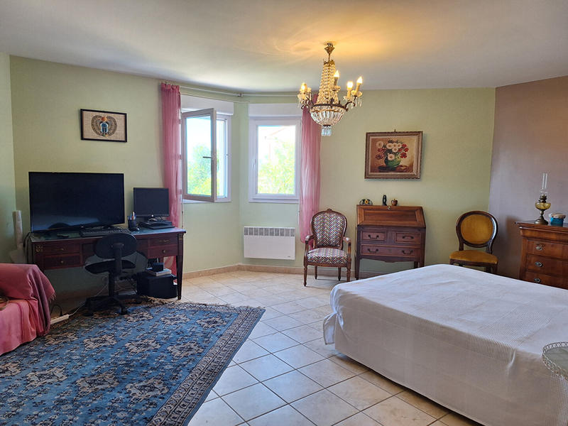 Maison - 210 m² - 7 pièces