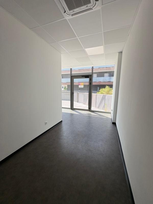 Local commercial - 84 m² - 7 pièces